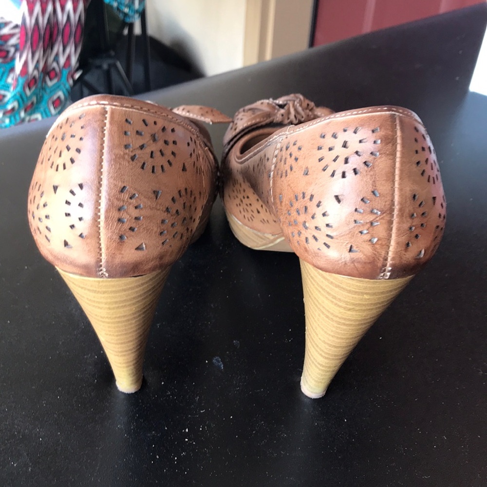 Heels - Picture 2 of 3